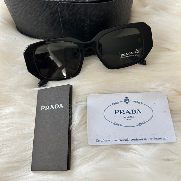 Prada black rectangle sunglasses in acetate - Picture 2 of 11
